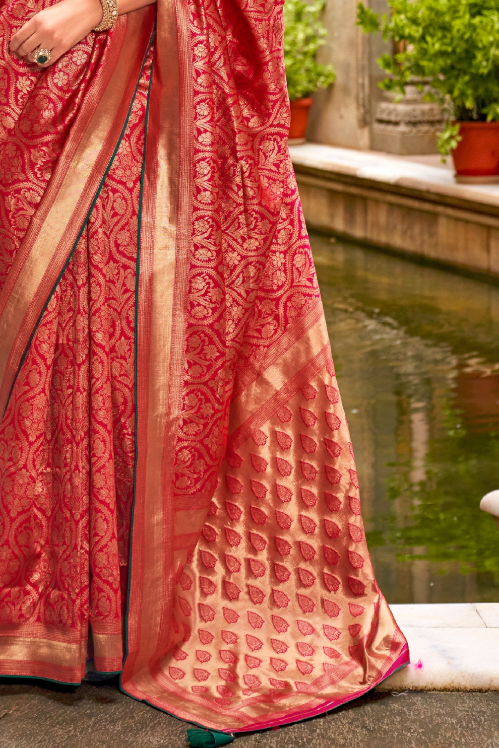 Royal Banarasi Silk Saree with Timeless Jacquard Weaves