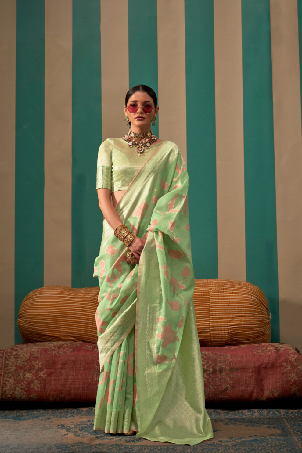 Elegant Handwoven Linen Saree with Subtle Weaving