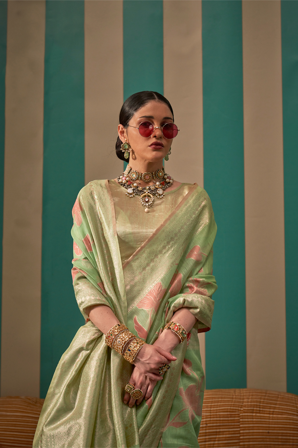 Elegant Handwoven Linen Saree with Subtle Weaving