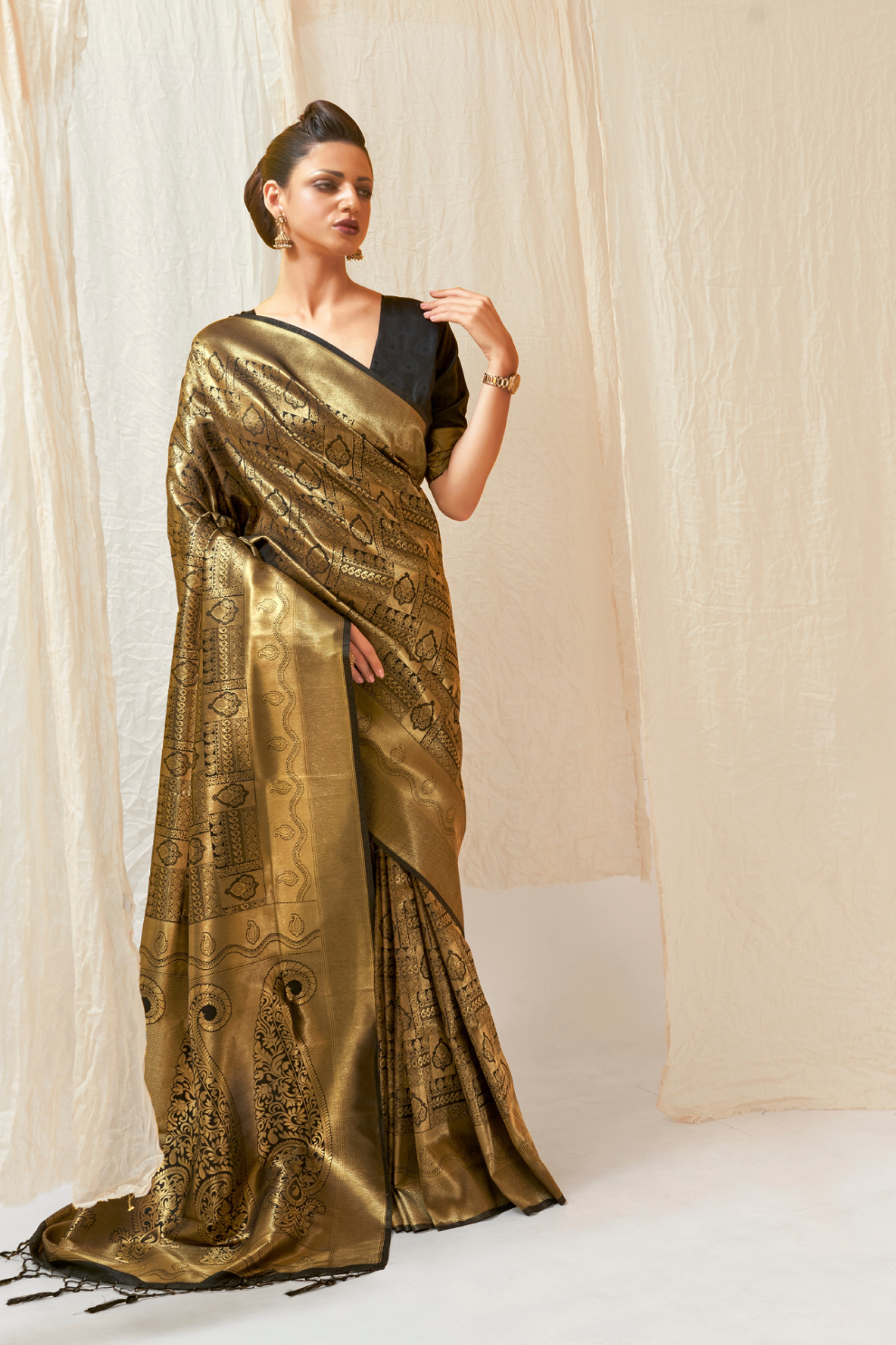 Kanjivaram Silk Saree with Traditional Handloom Weaving Art