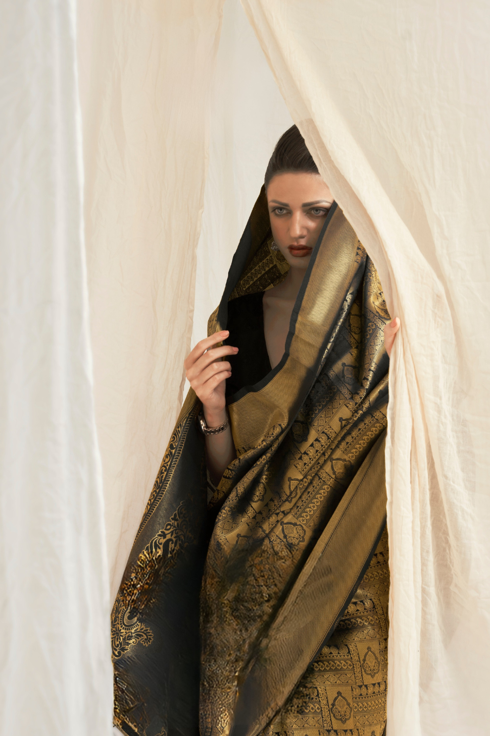 Kanjivaram Silk Saree with Traditional Handloom Weaving Art