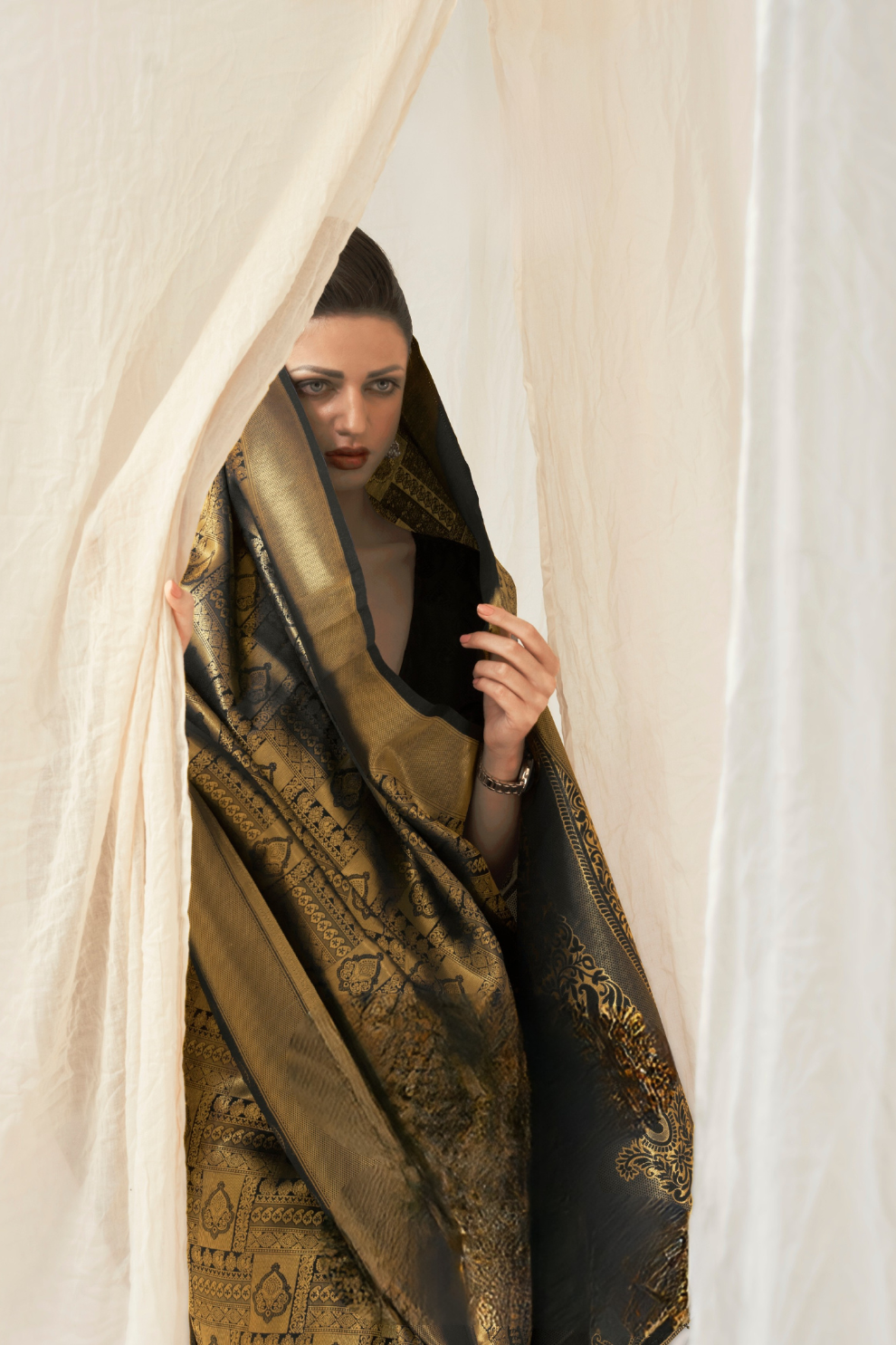 Kanjivaram Silk Saree with Traditional Handloom Weaving Art