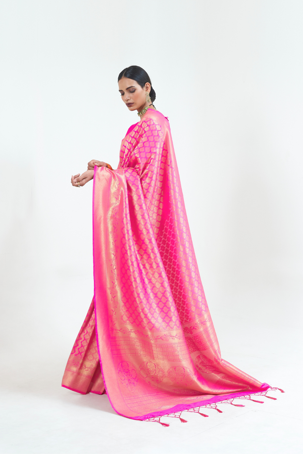 Kanjivaram Silk Saree with Traditional Handloom Weaving Art