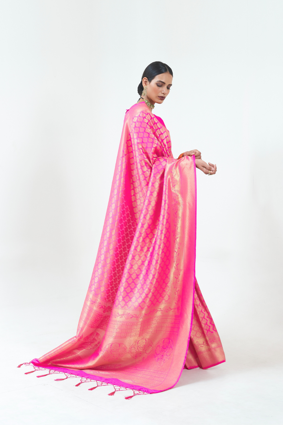 Kanjivaram Silk Saree with Traditional Handloom Weaving Art