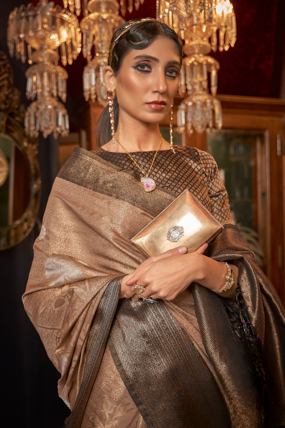 Traditional Handloom Saree with Elegant Weaving Patterns