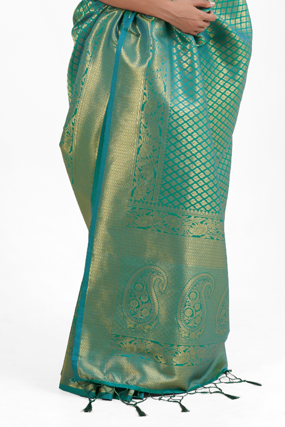 Handloom Woven Kanjivaram Silk Saree with Rich Traditional Design