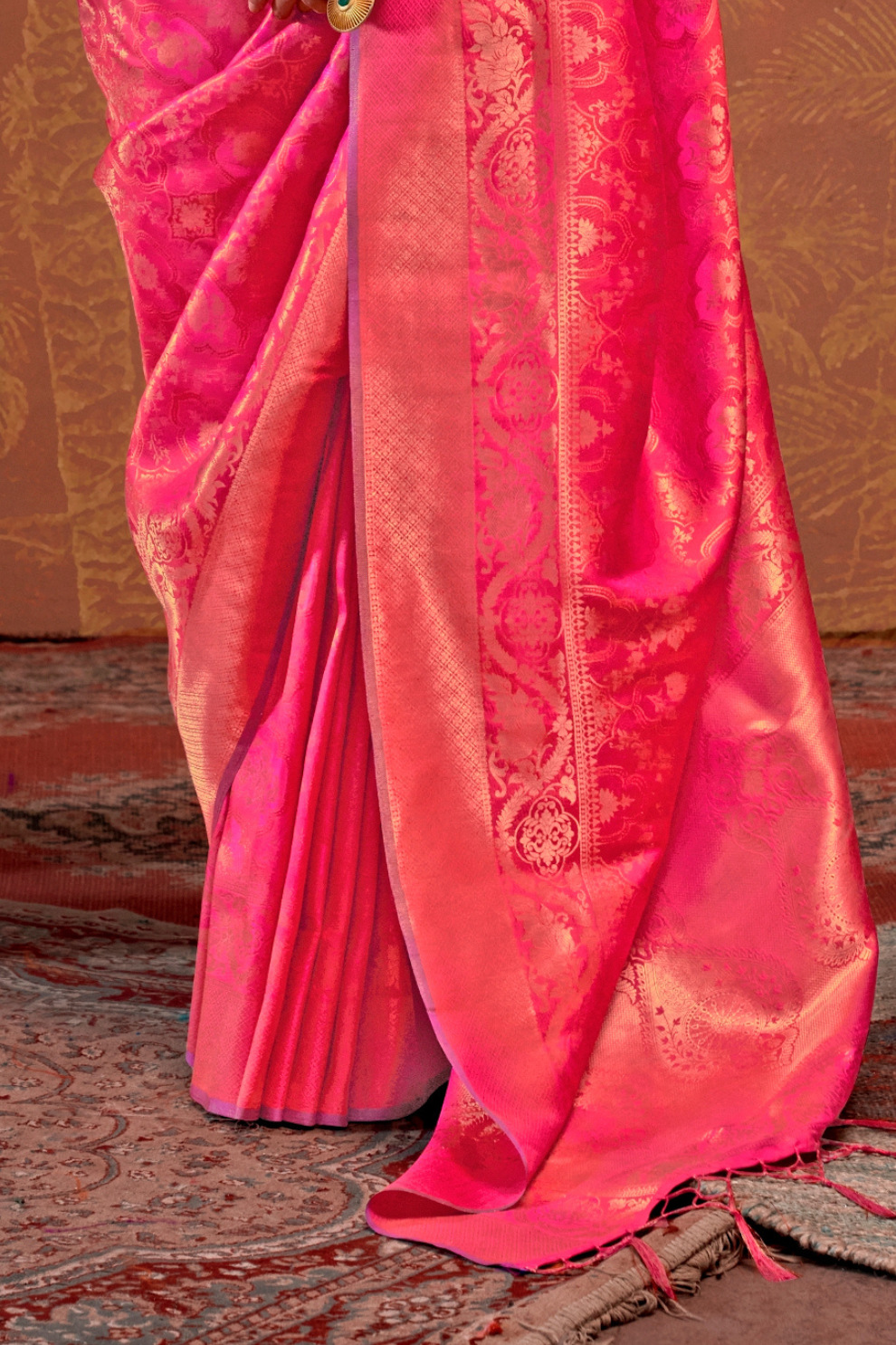 Gracefully Woven Pure Handloom Silk Drape Saree