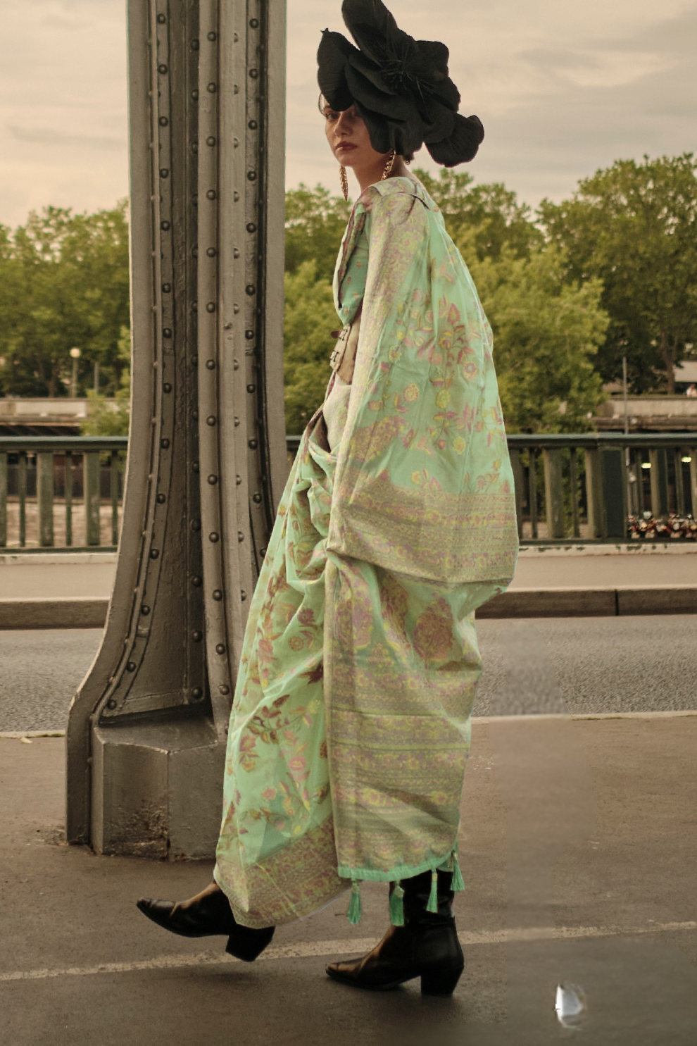 Kashmiri Organza Saree with Intricate Weaving Elegance