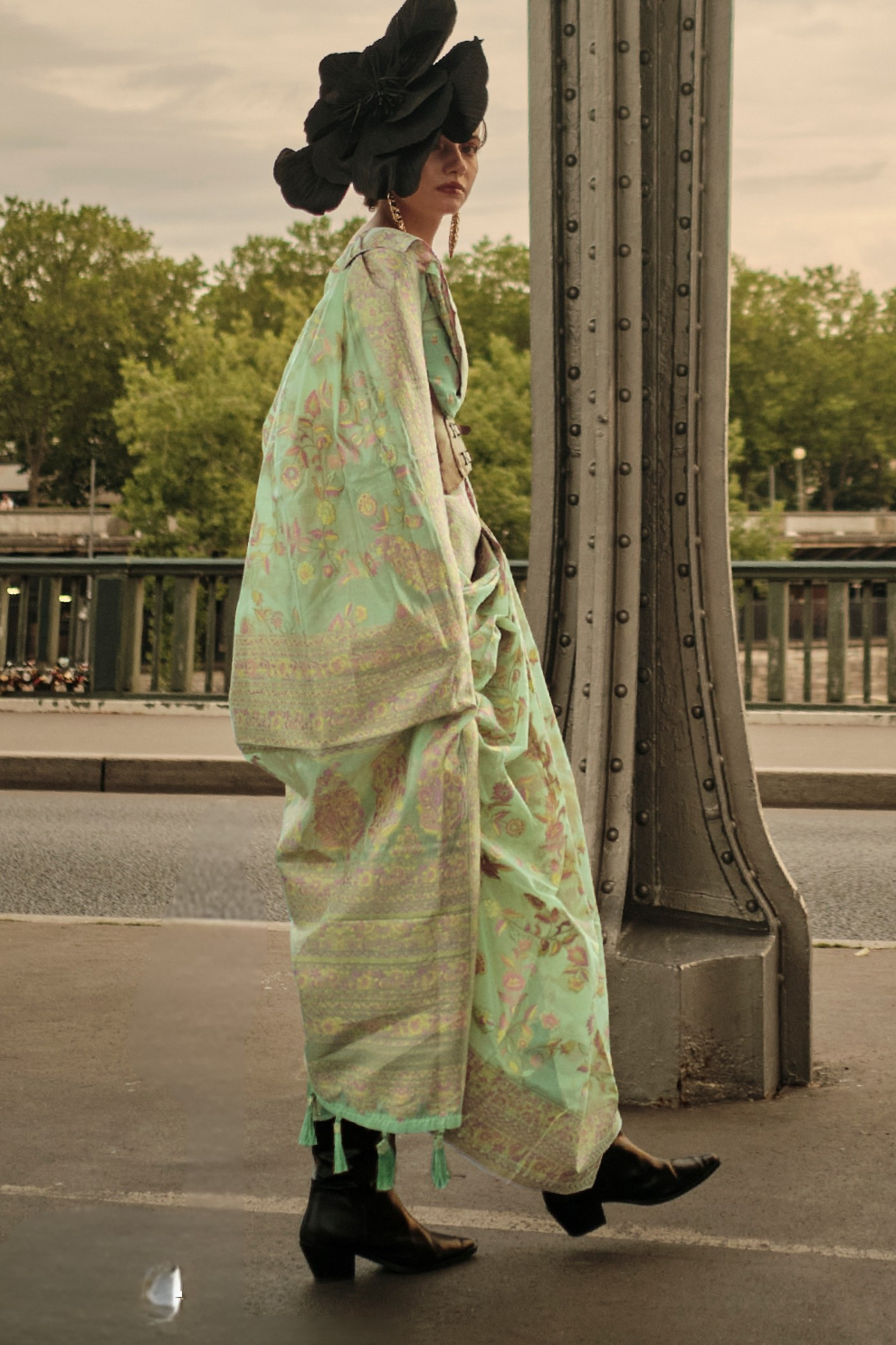 Kashmiri Organza Saree with Intricate Weaving Elegance