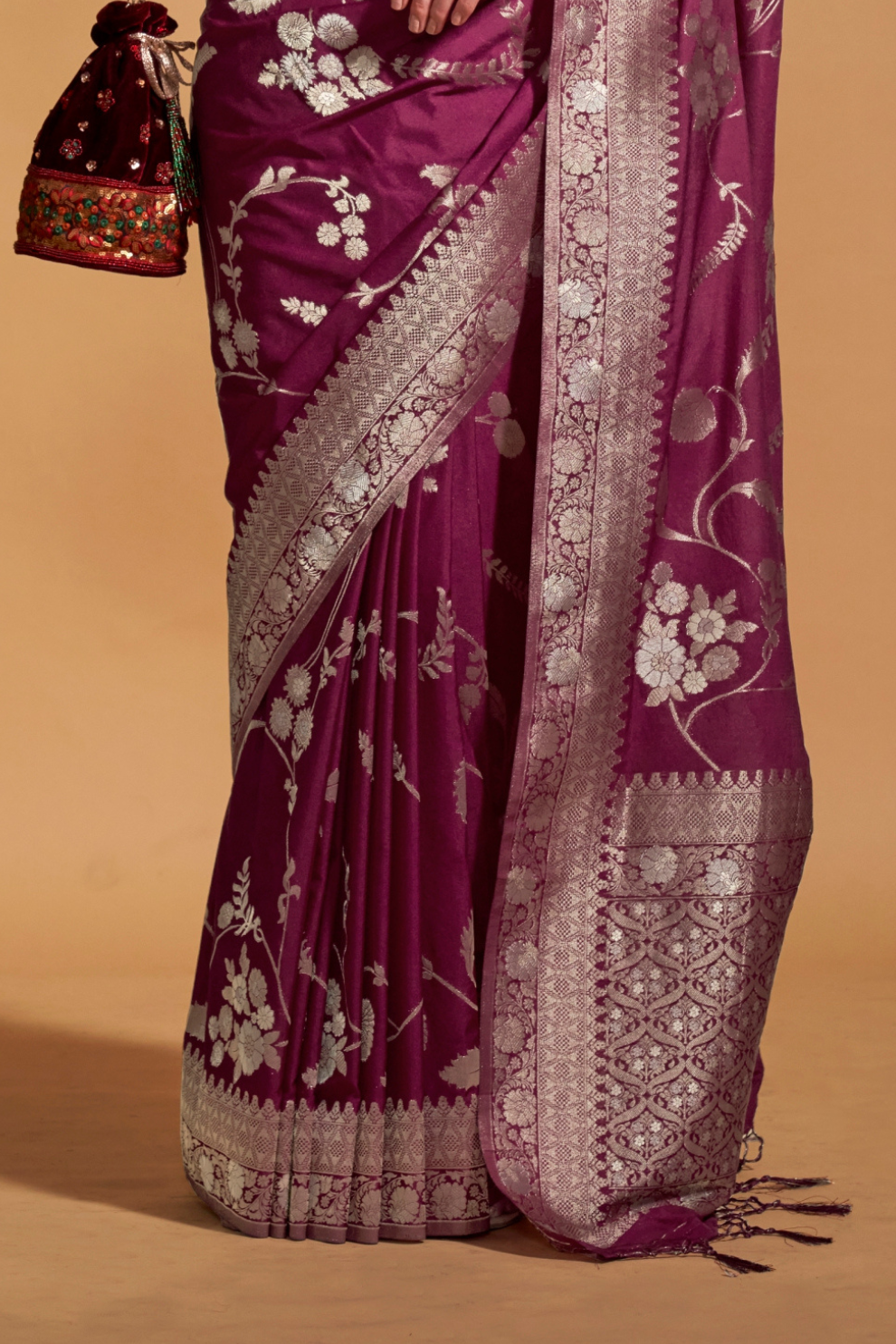 Pure Georgette Handloom Woven Silk Saree with Graceful Texture