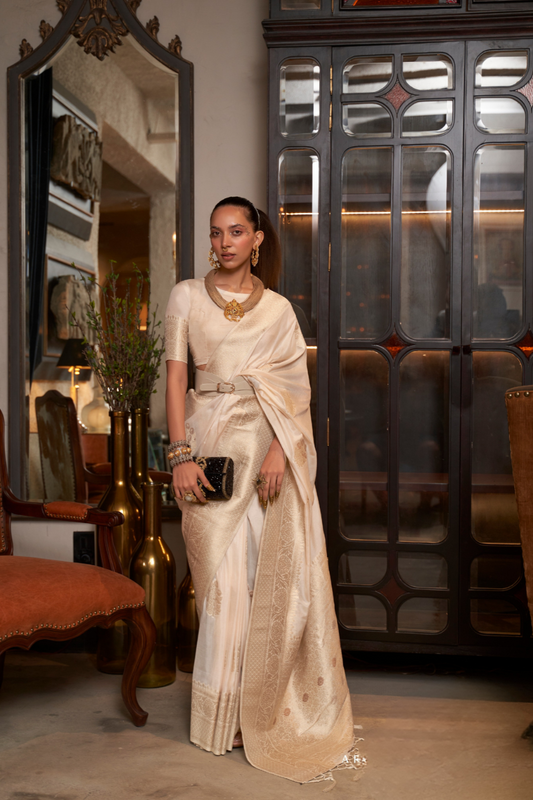 Graceful Georgette Silk Saree with Zari Woven Detailing