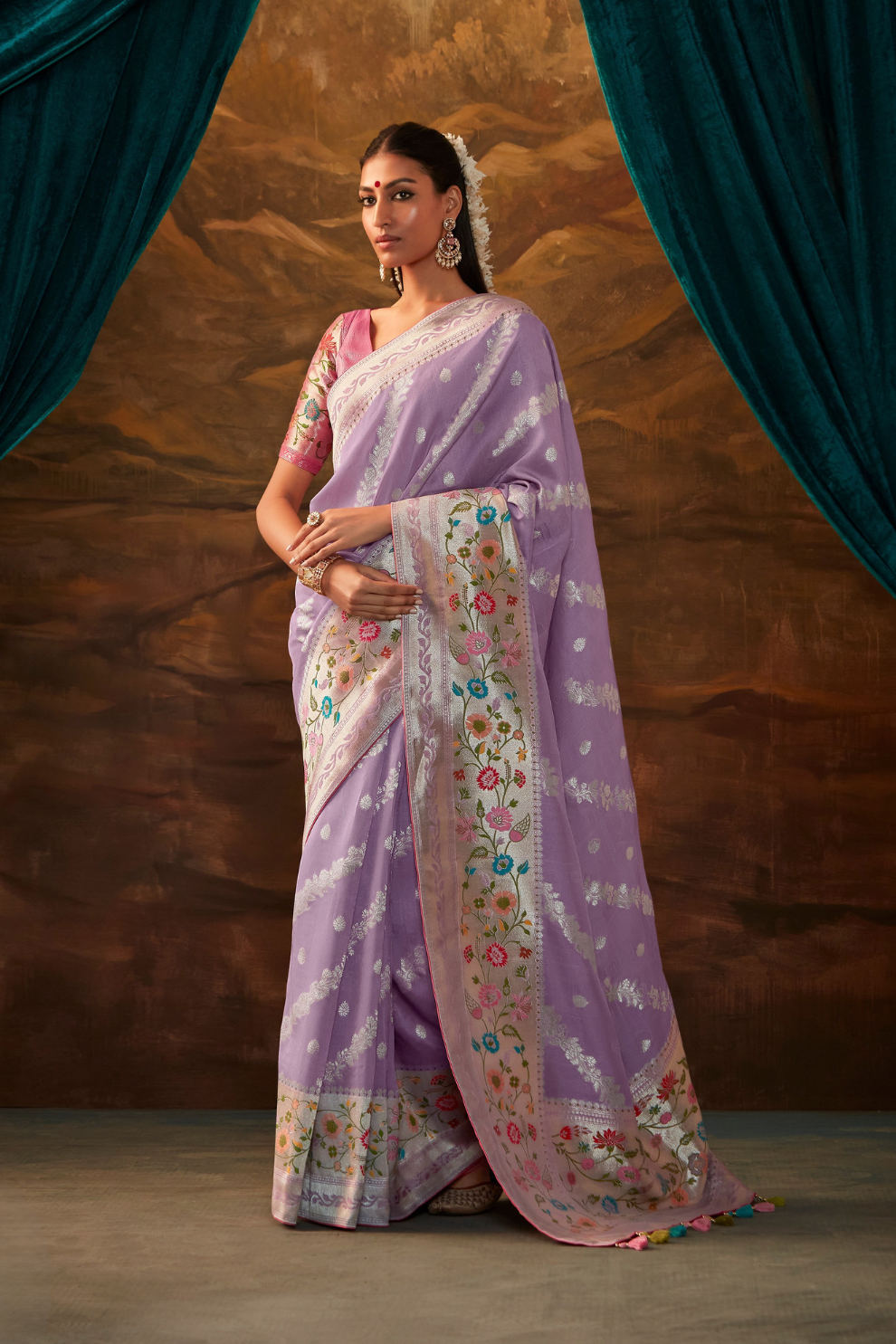 Elegant Silk Saree Embellished with Fine Zari Work