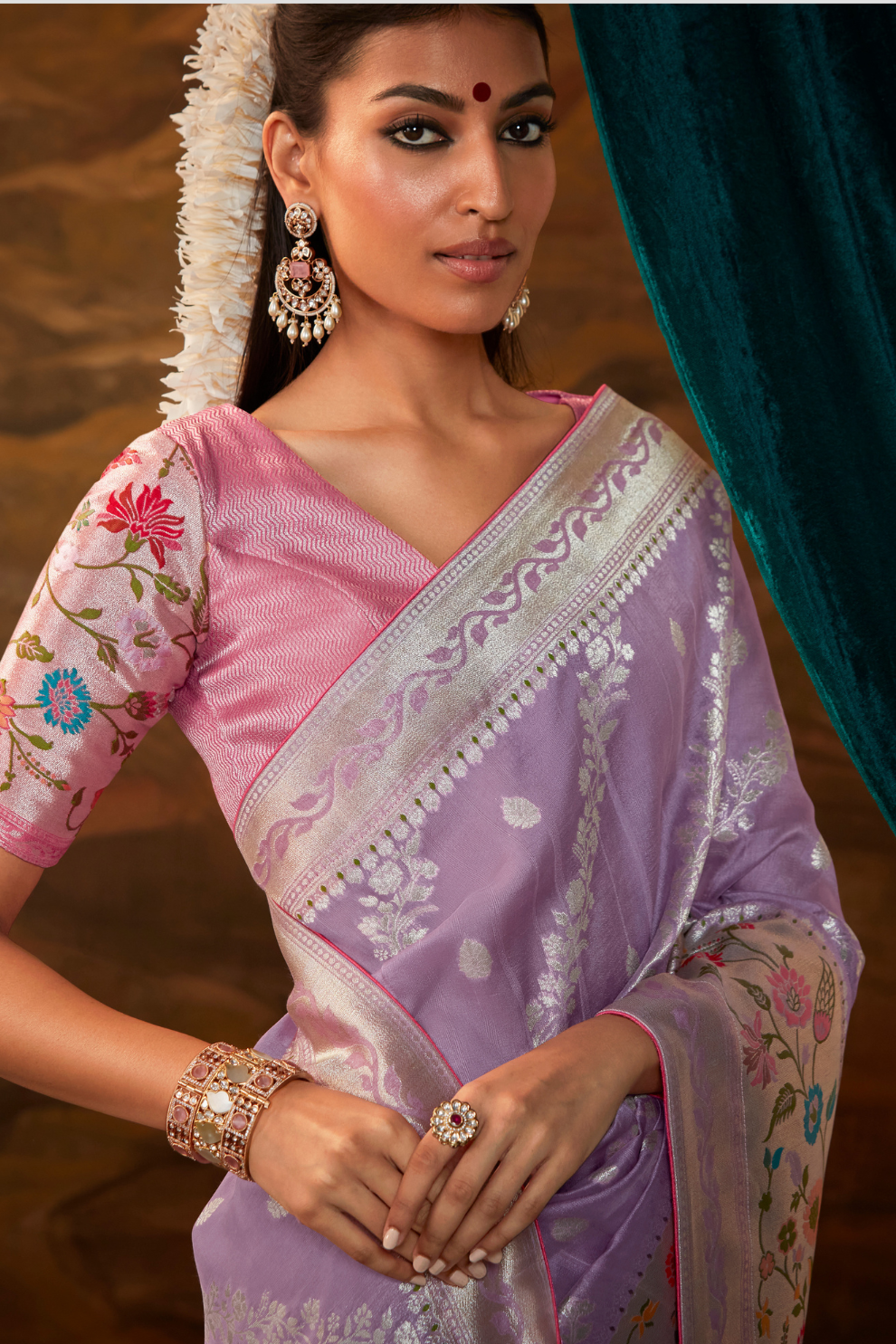 Elegant Silk Saree Embellished with Fine Zari Work