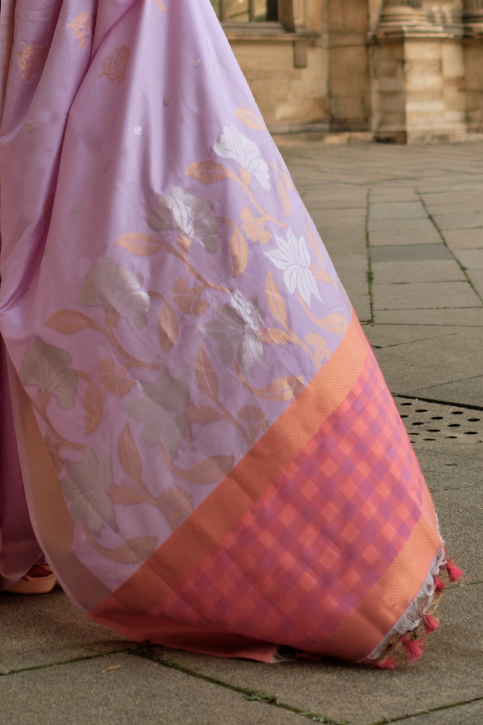 Soft Silk Saree with Elegant Handloom Weaving Design