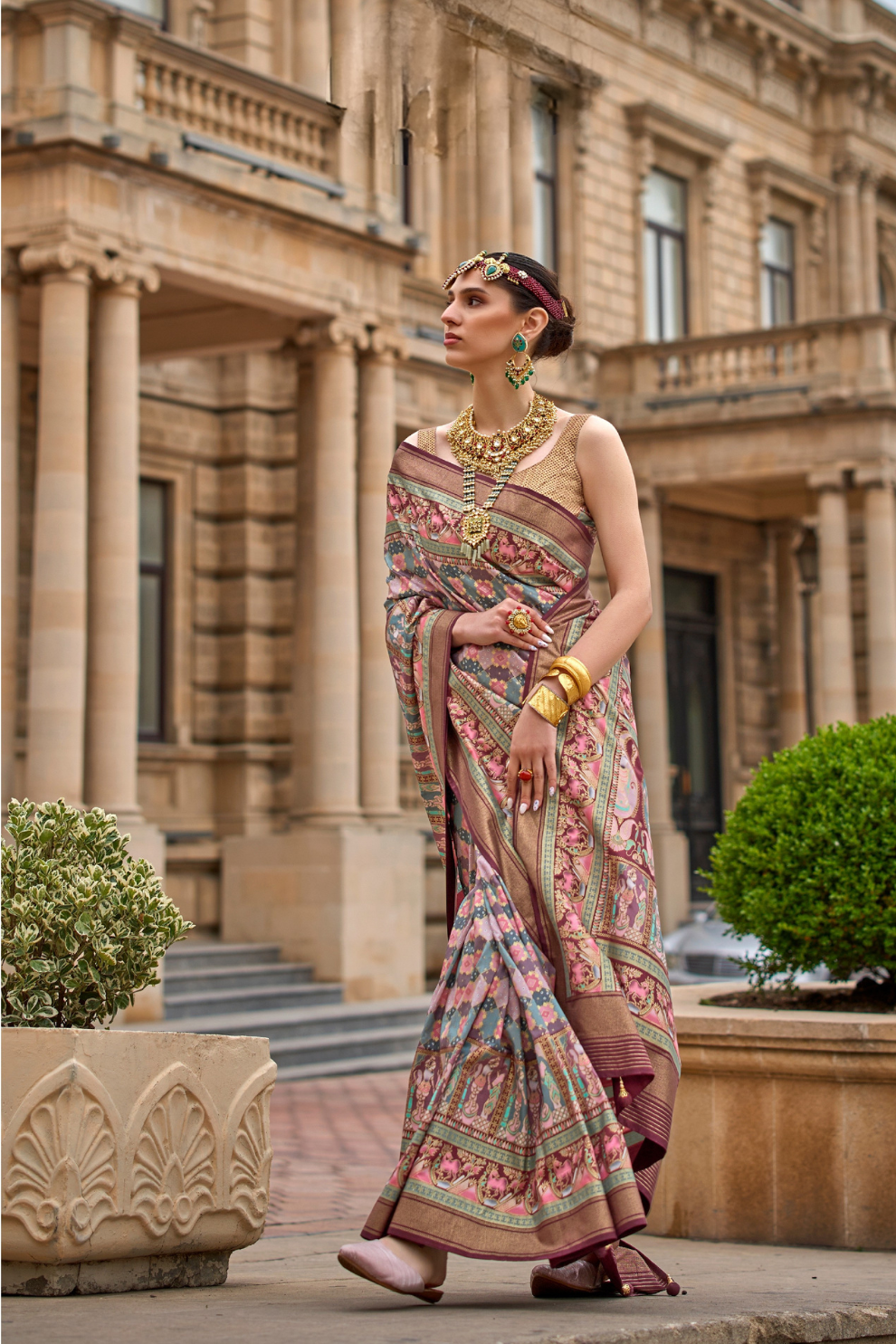 Graceful Saree in Superior Viscose Polyester Silk Fabric