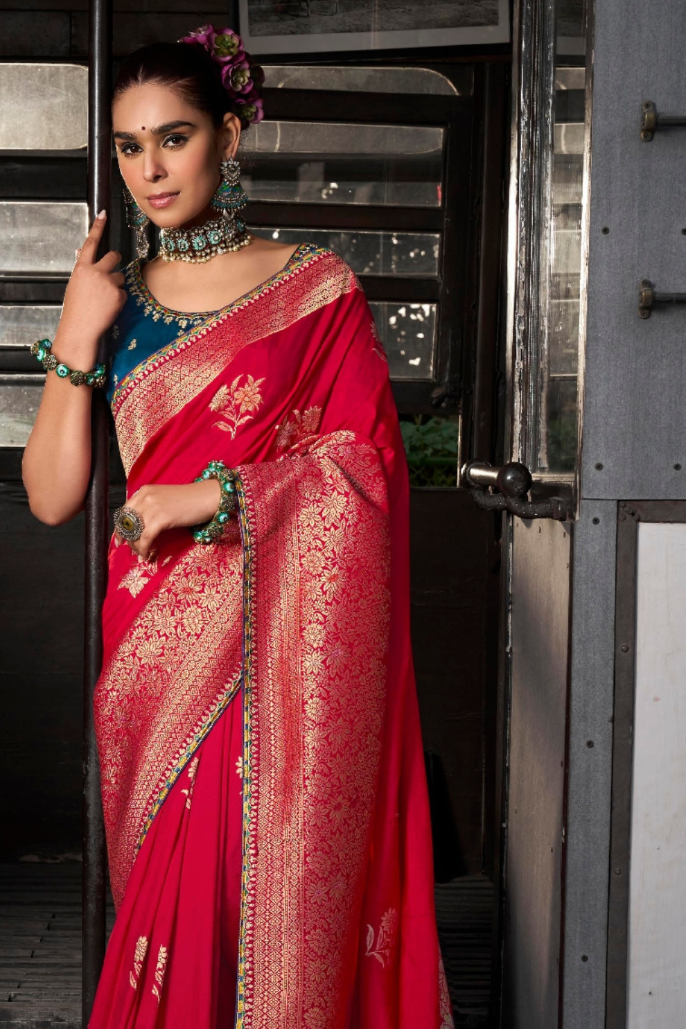 Soft Dola Viscose Silk Saree with 3D Weaved Pallu - LaVante Fashion