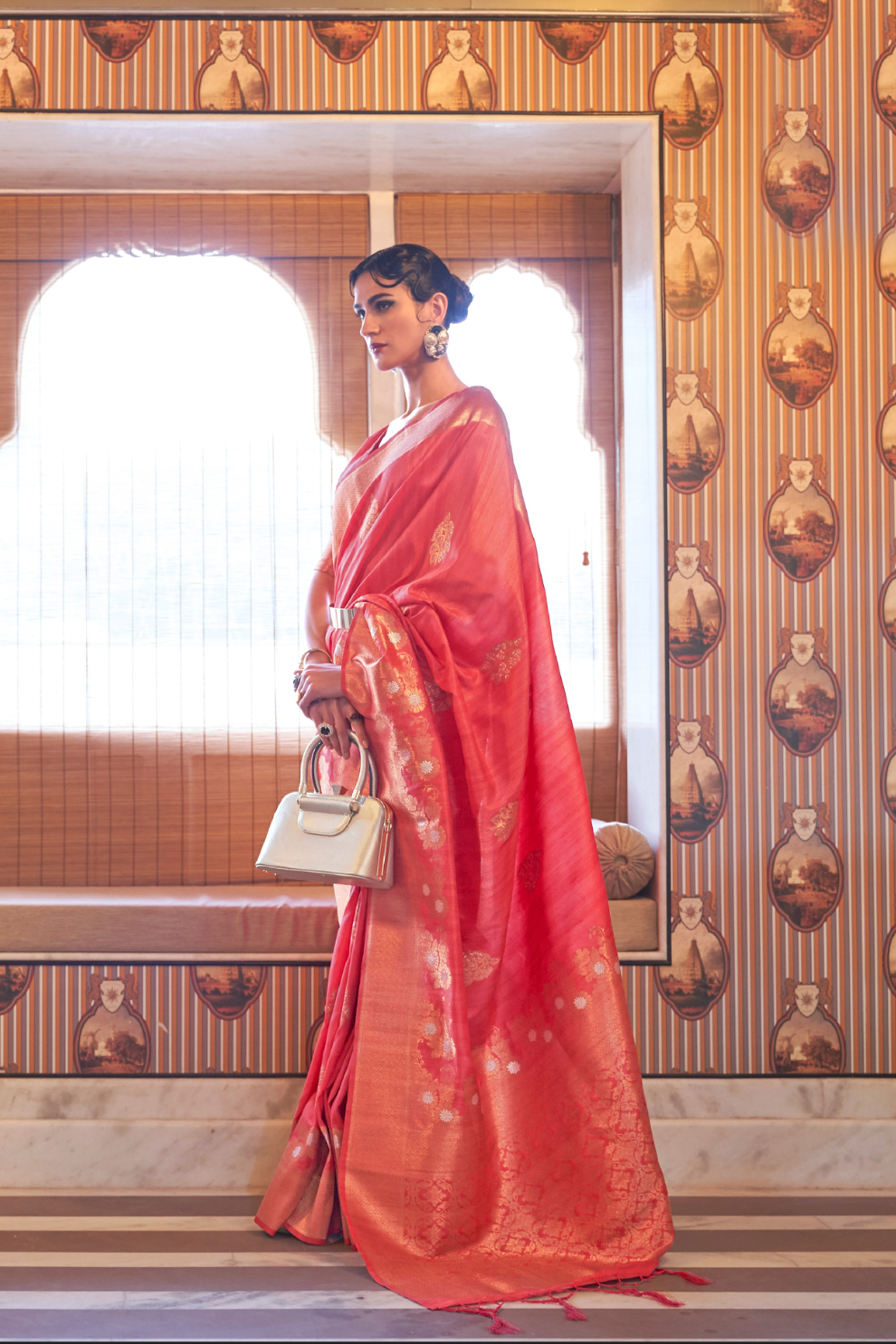 Banarasi Zari Saree with Floral Woven Design Elegance