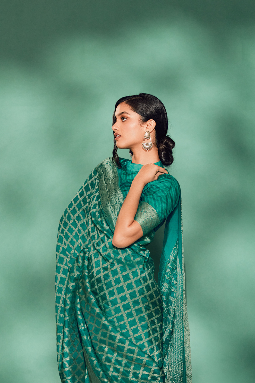 Classic Viscose Woven Solid Saree with Matching Blouse
