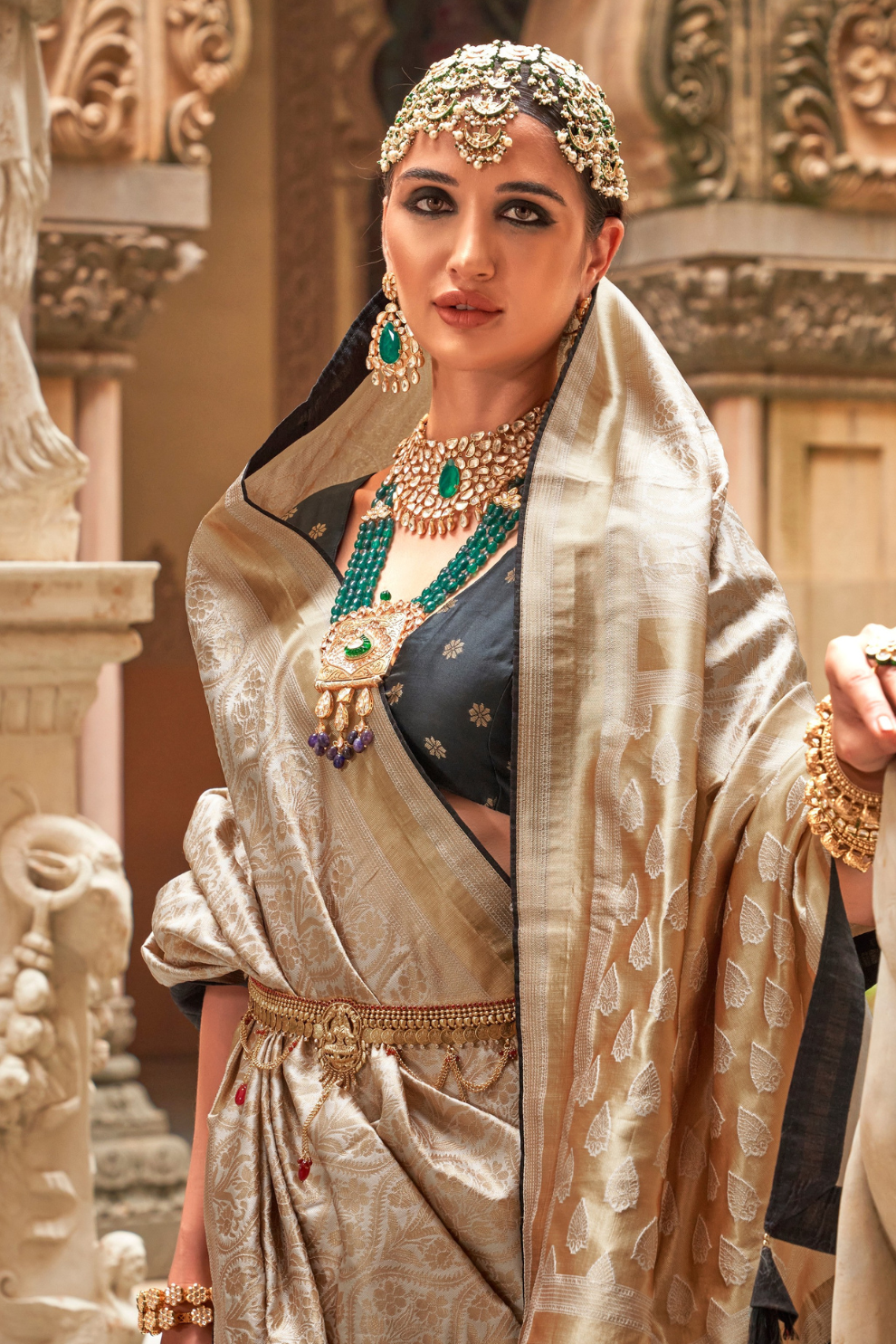 Royal Banarasi Silk Saree with Timeless Jacquard Weaves