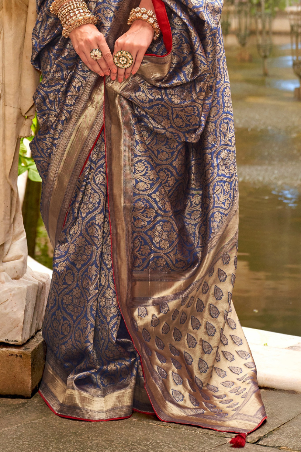 Royal Banarasi Silk Saree with Timeless Jacquard Weaves