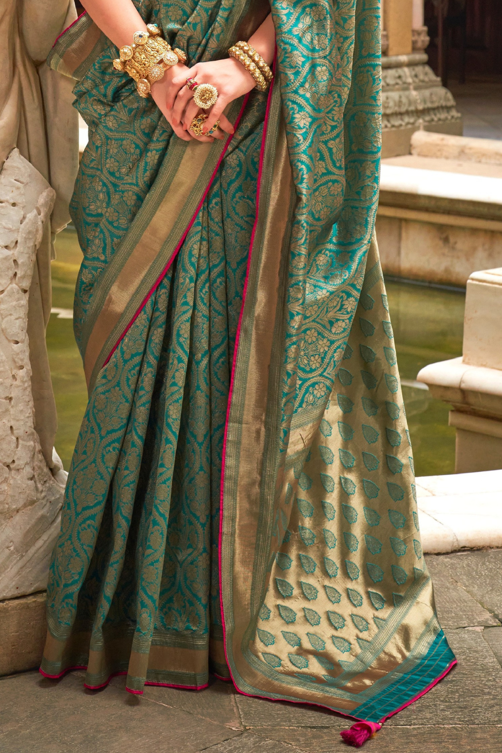 Royal Banarasi Silk Saree with Timeless Jacquard Weaves