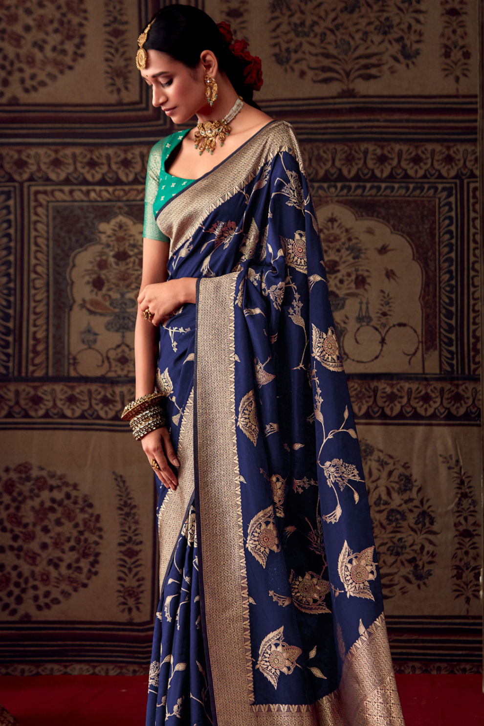 Banarasi Crepe Silk Saree with Zari Weaving Work