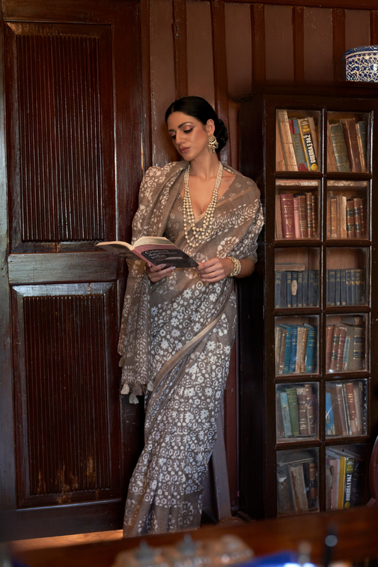 Graceful Bagru Cotton Saree with Dabu Zari Design