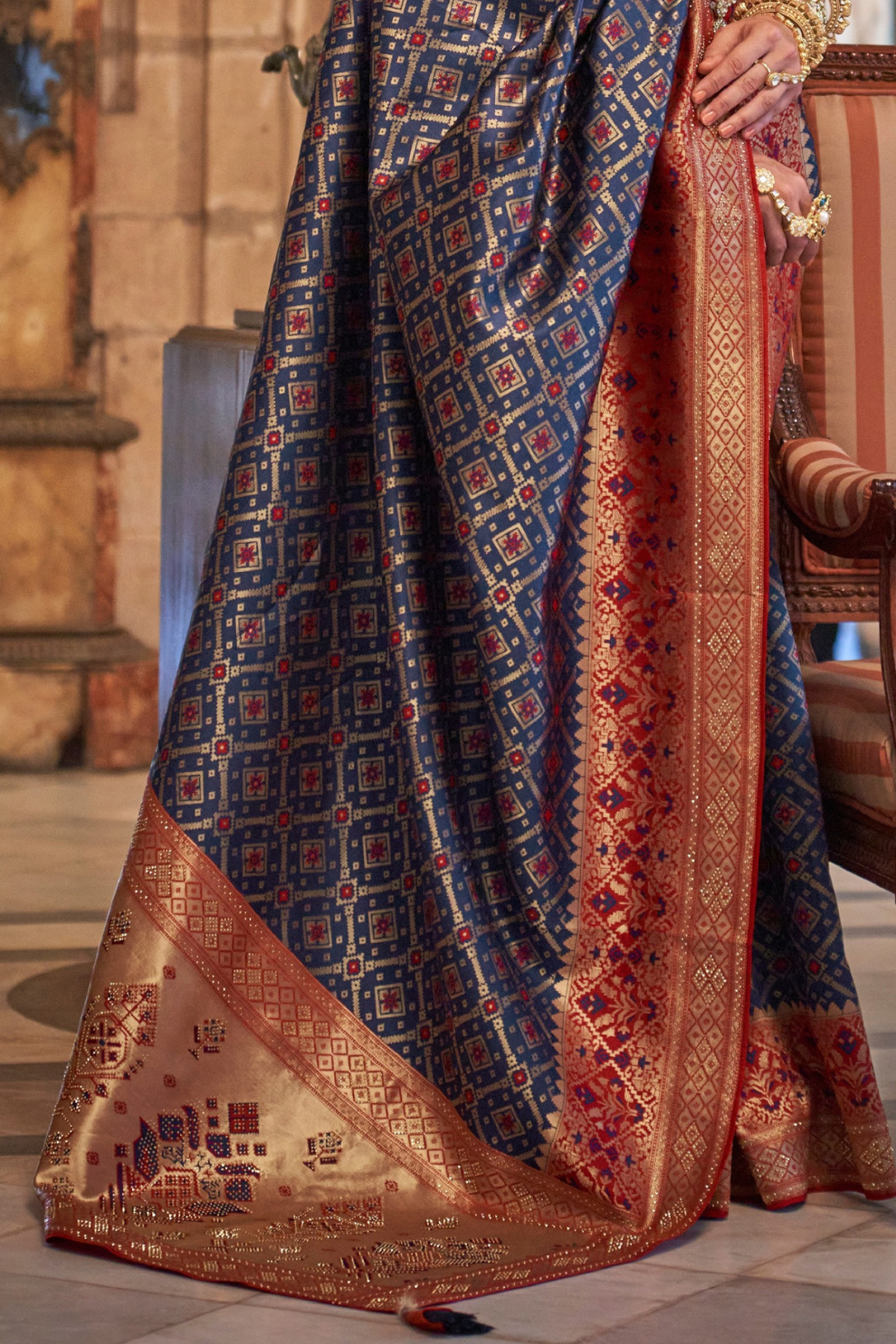 Elegant Banarasi Silk Saree with Striking Contrast Border
