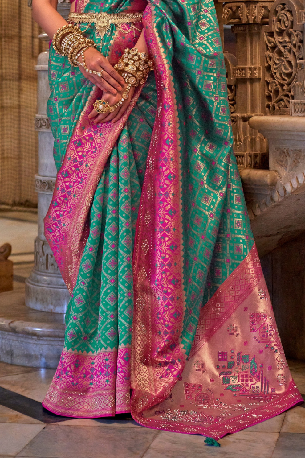 Elegant Banarasi Silk Saree with Striking Contrast Border