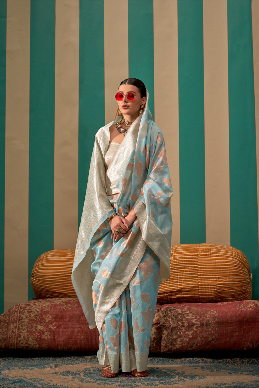 Elegant Handwoven Linen Saree with Subtle Weaving