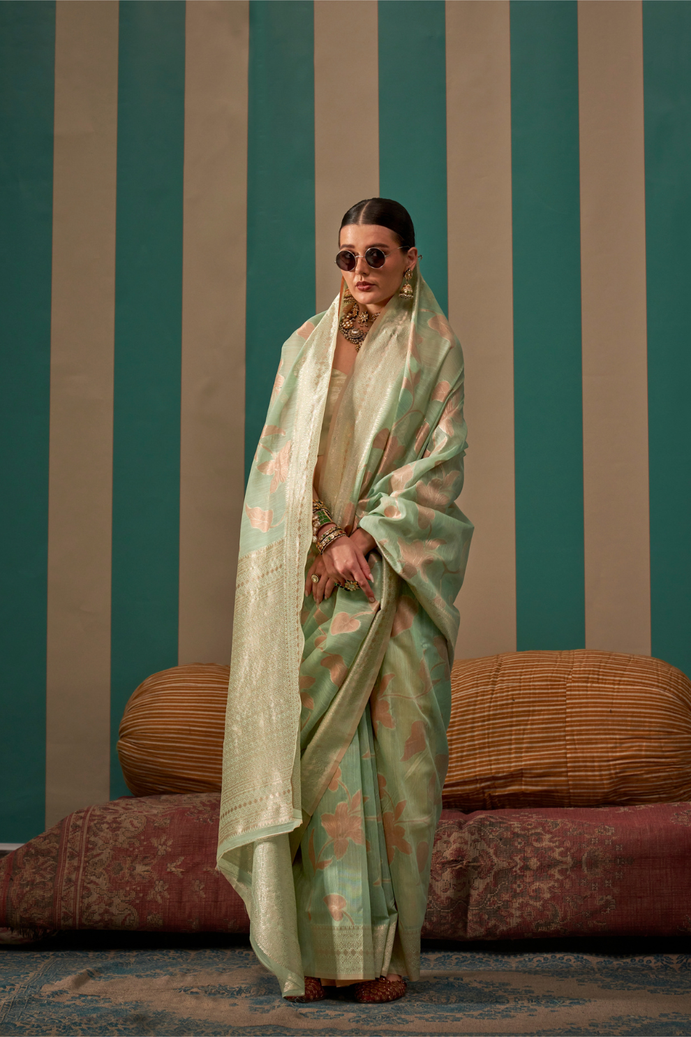 Elegant Handwoven Linen Saree with Subtle Weaving