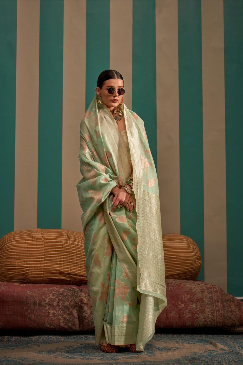 Elegant Handwoven Linen Saree with Subtle Weaving