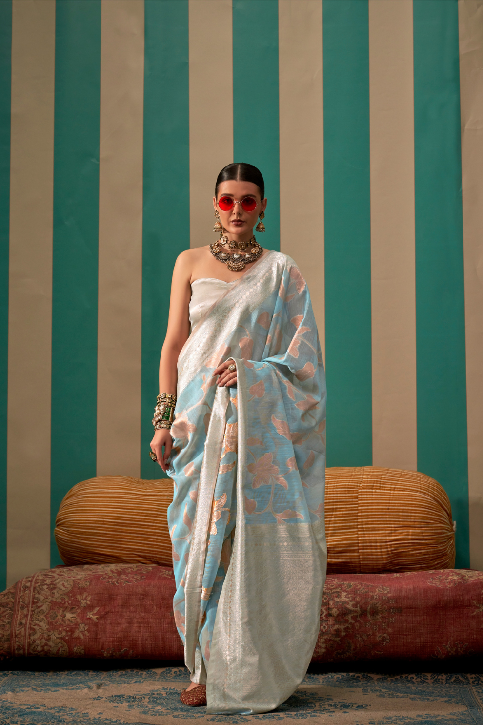 Elegant Handwoven Linen Saree with Subtle Weaving
