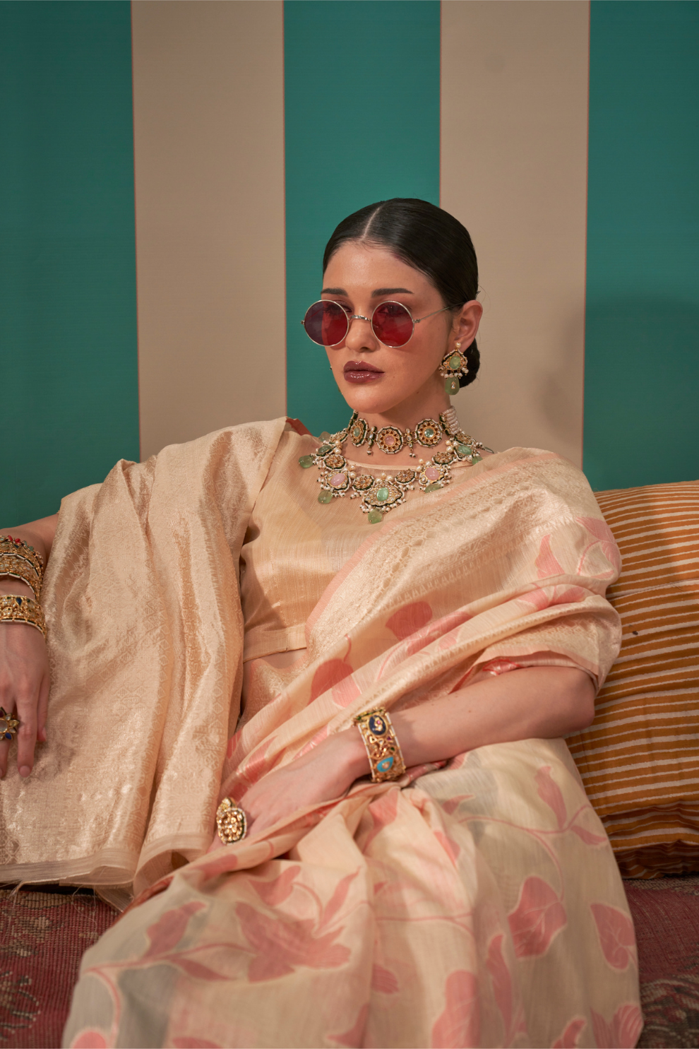 Elegant Handwoven Linen Saree with Subtle Weaving