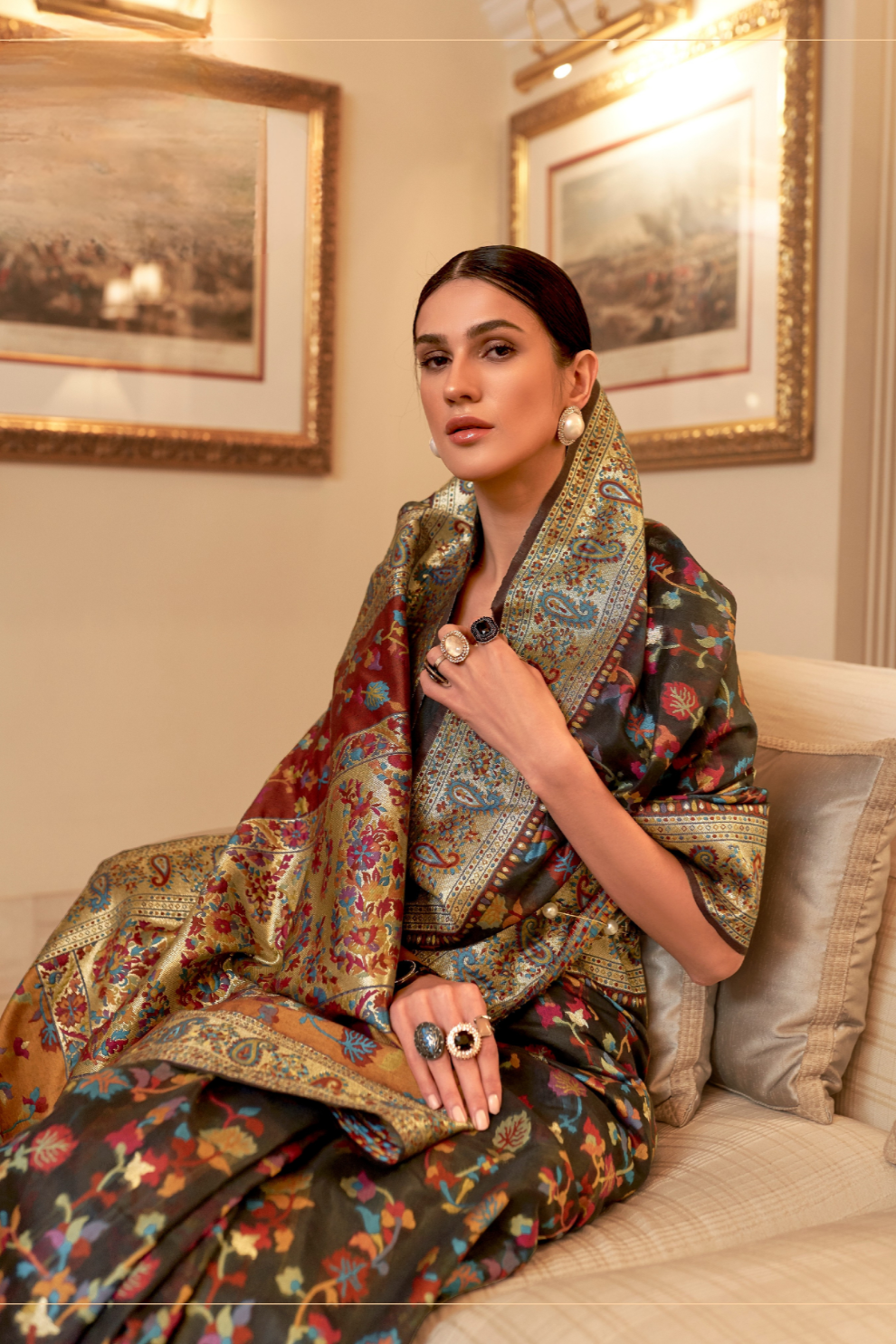 Elegant Handloom Weaving Saree with Traditional Artisan Detail