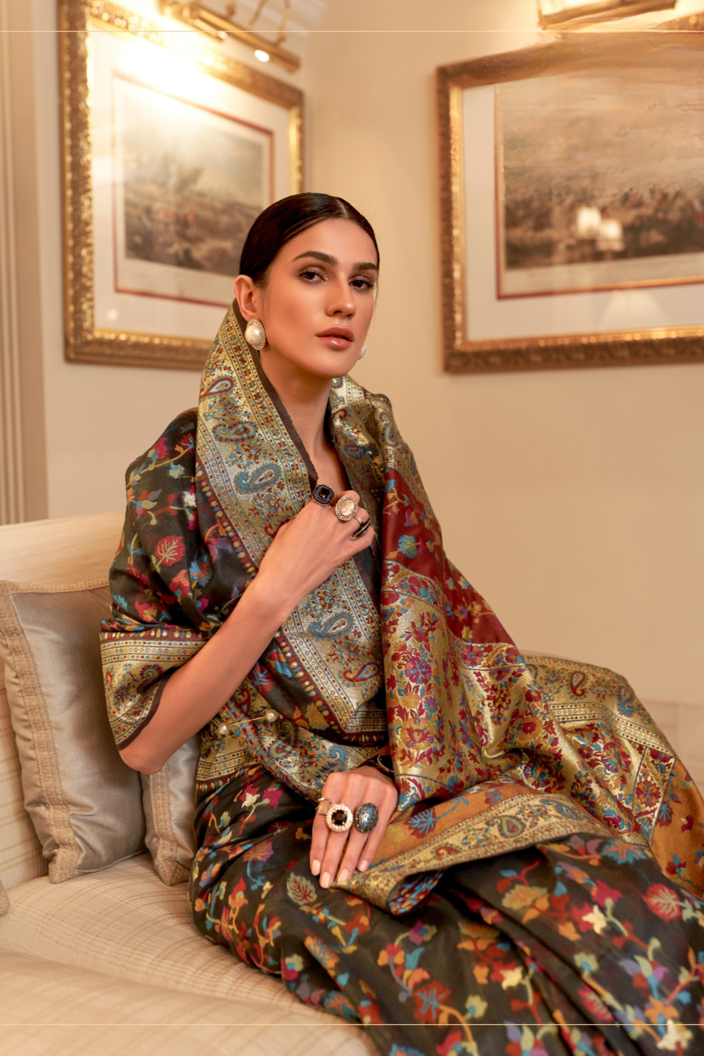 Elegant Handloom Weaving Saree with Traditional Artisan Detail