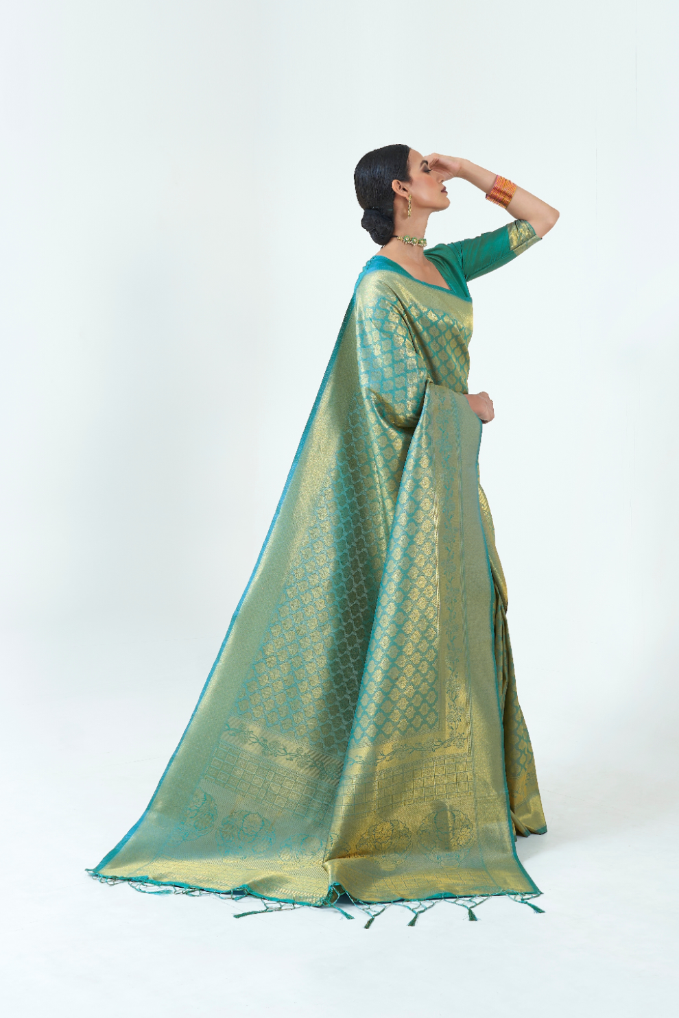 Kanjivaram Silk Saree with Traditional Handloom Weaving Art