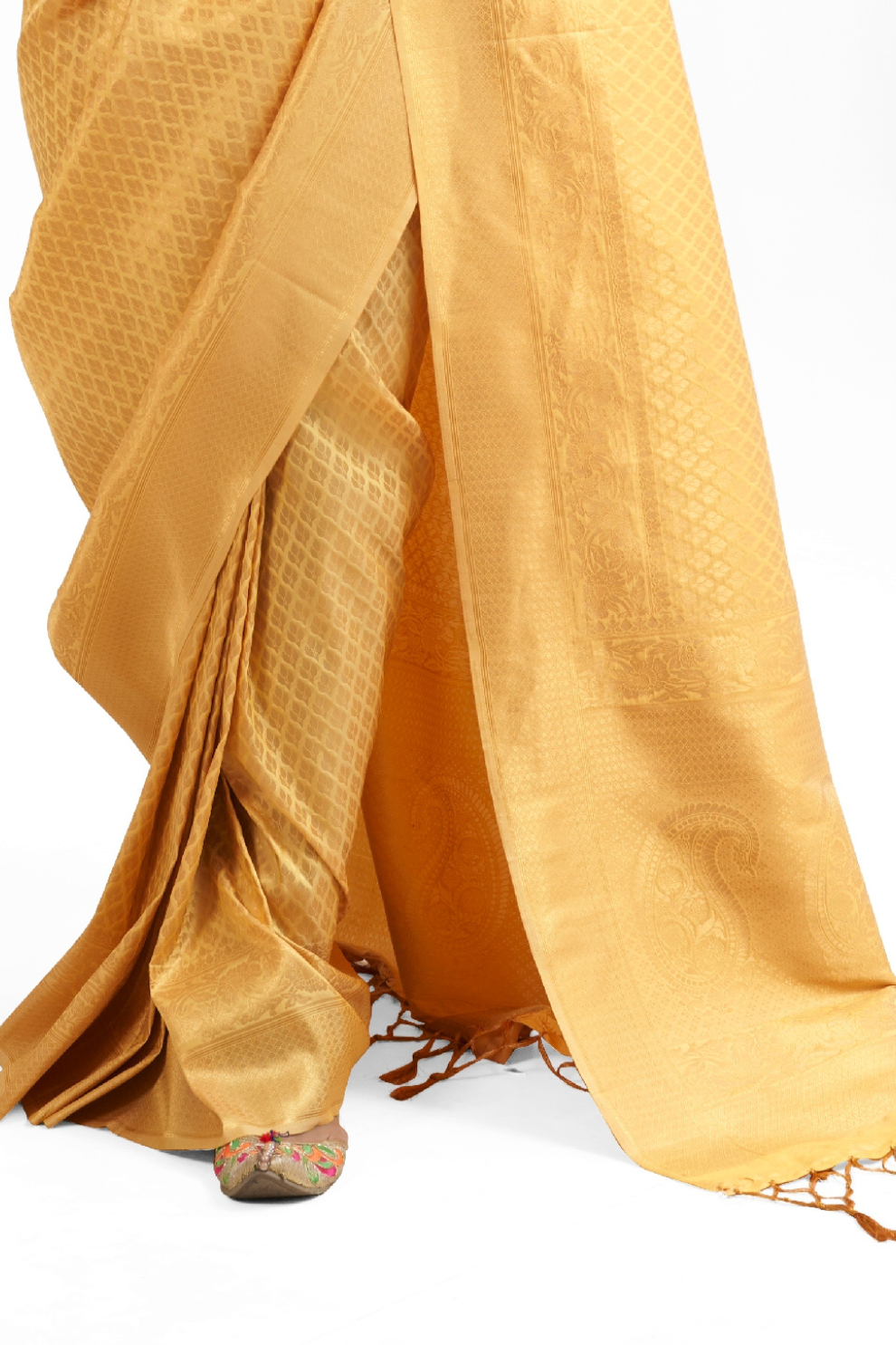 Handloom Woven Kanjivaram Silk Saree with Rich Traditional Design