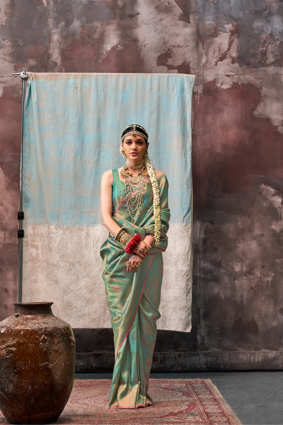 Elegant Handwoven Pure Silk Saree with Zari Design