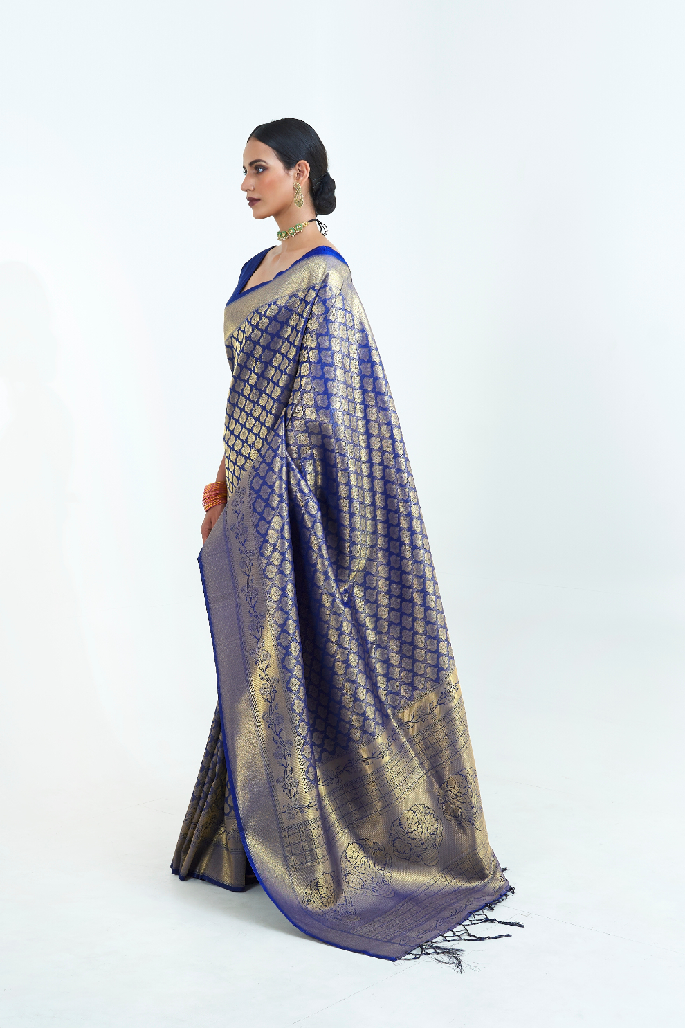 Kanjivaram Silk Saree with Traditional Handloom Weaving Art