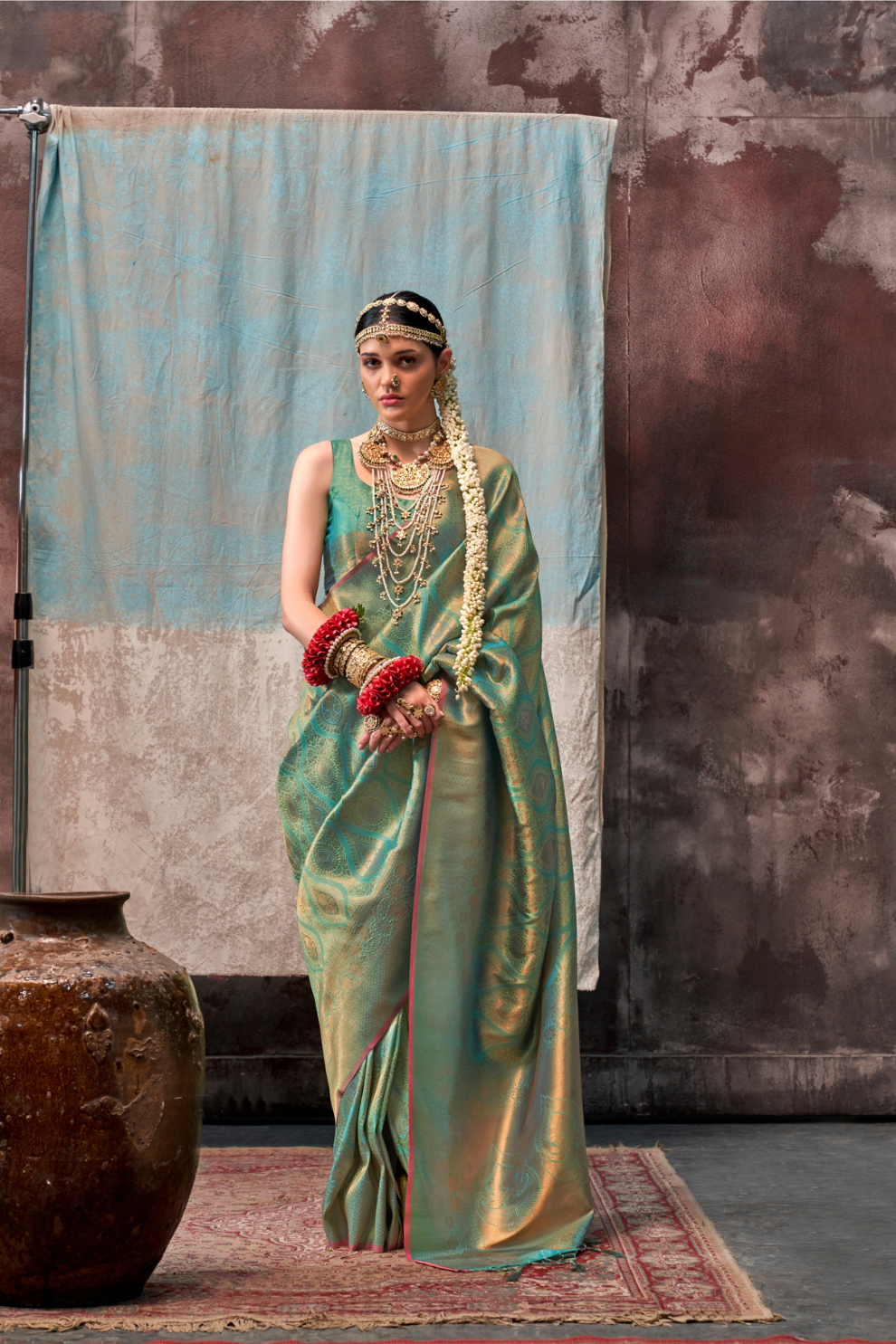 Elegant Handwoven Pure Silk Saree with Zari Design