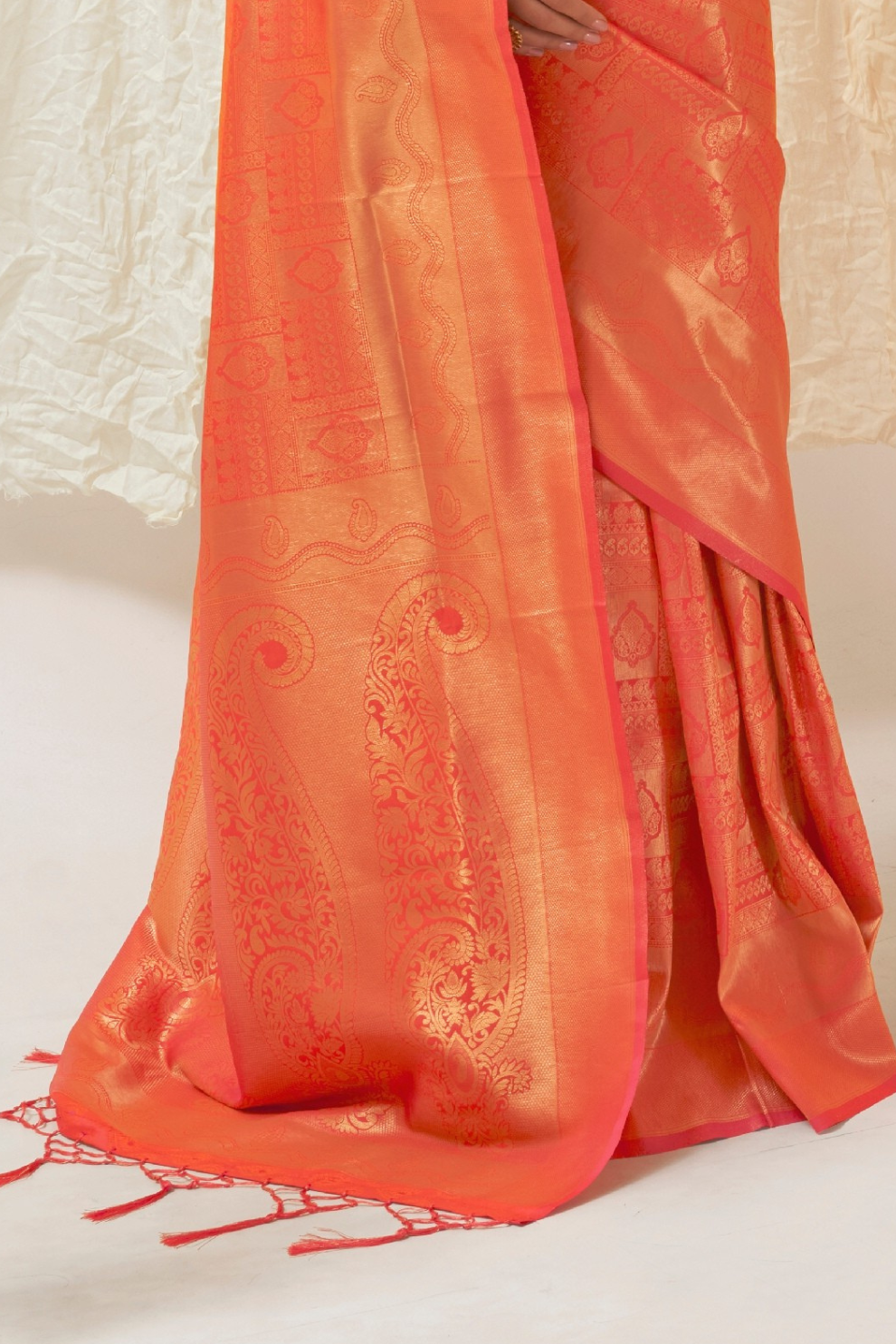 Kanjivaram Silk Saree with Traditional Handloom Weaving Art