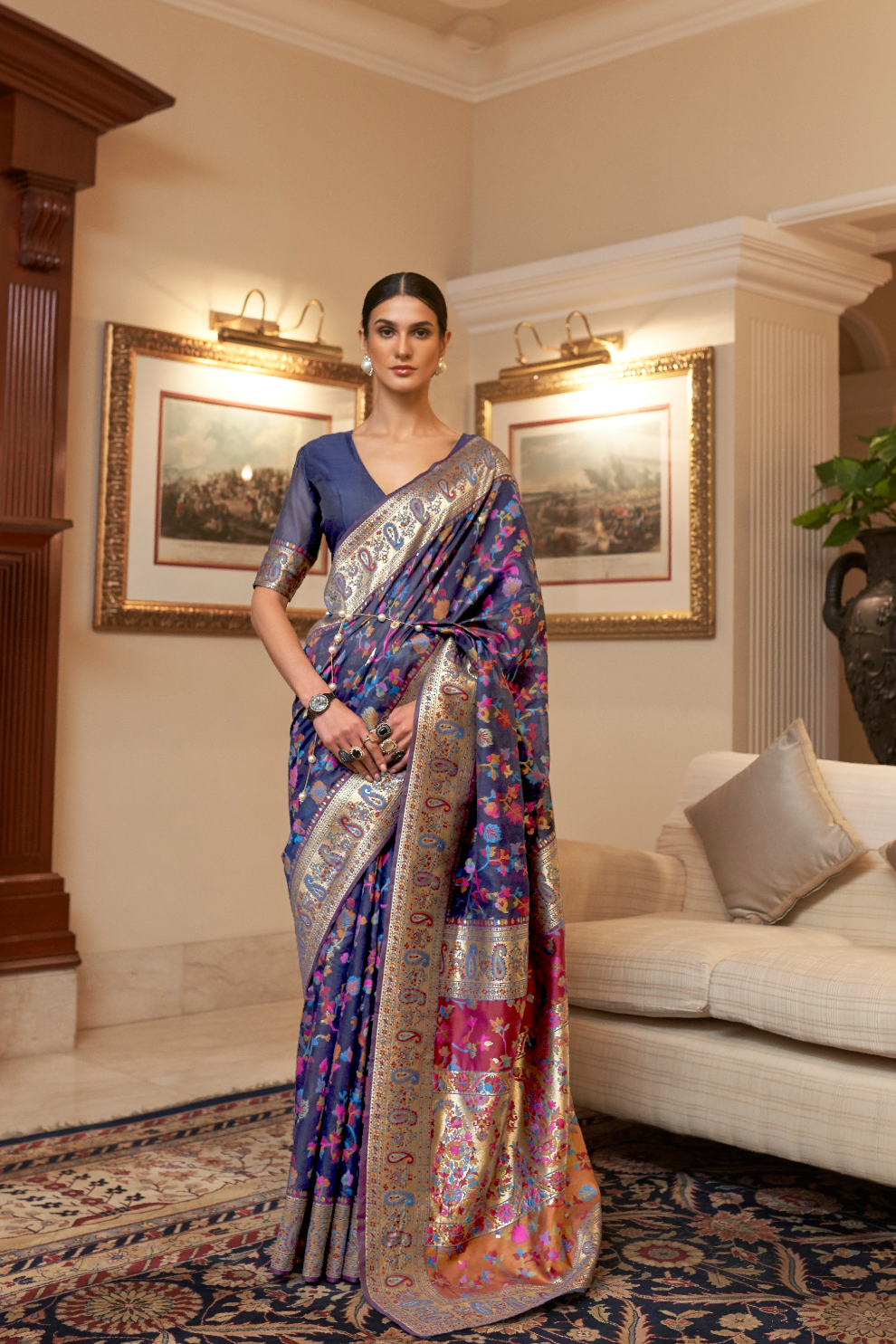 Elegant Handloom Weaving Saree with Traditional Artisan Detail