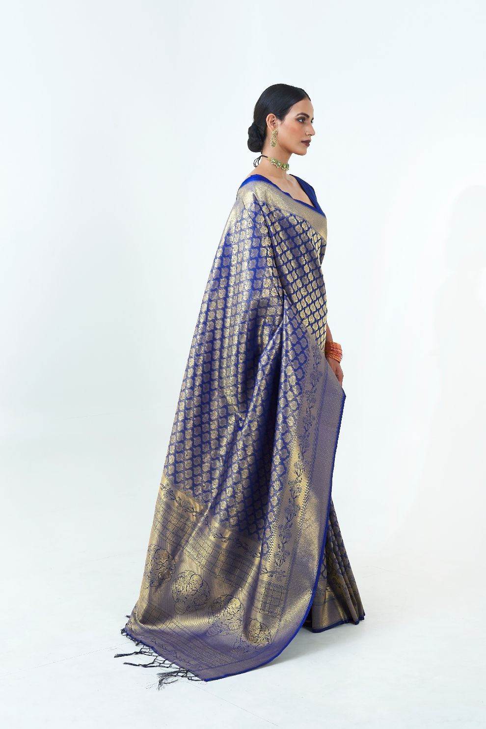 Kanjivaram Silk Saree with Traditional Handloom Weaving Art