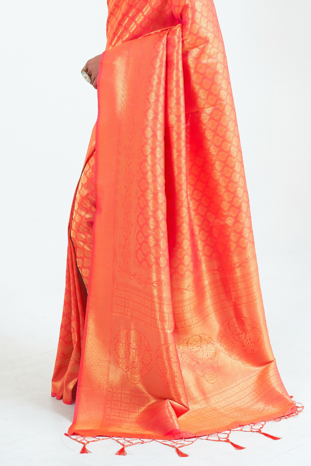 Kanjivaram Silk Saree with Traditional Handloom Weaving Art