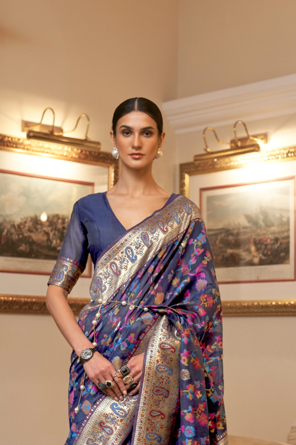 Elegant Handloom Weaving Saree with Traditional Artisan Detail