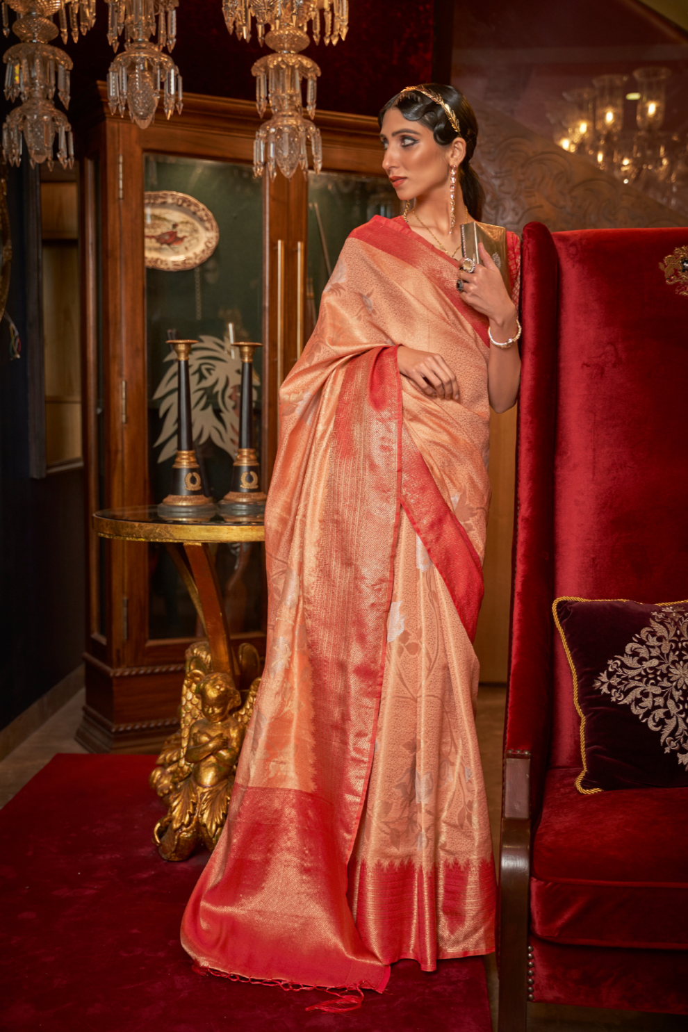 Traditional Handloom Saree with Elegant Weaving Patterns