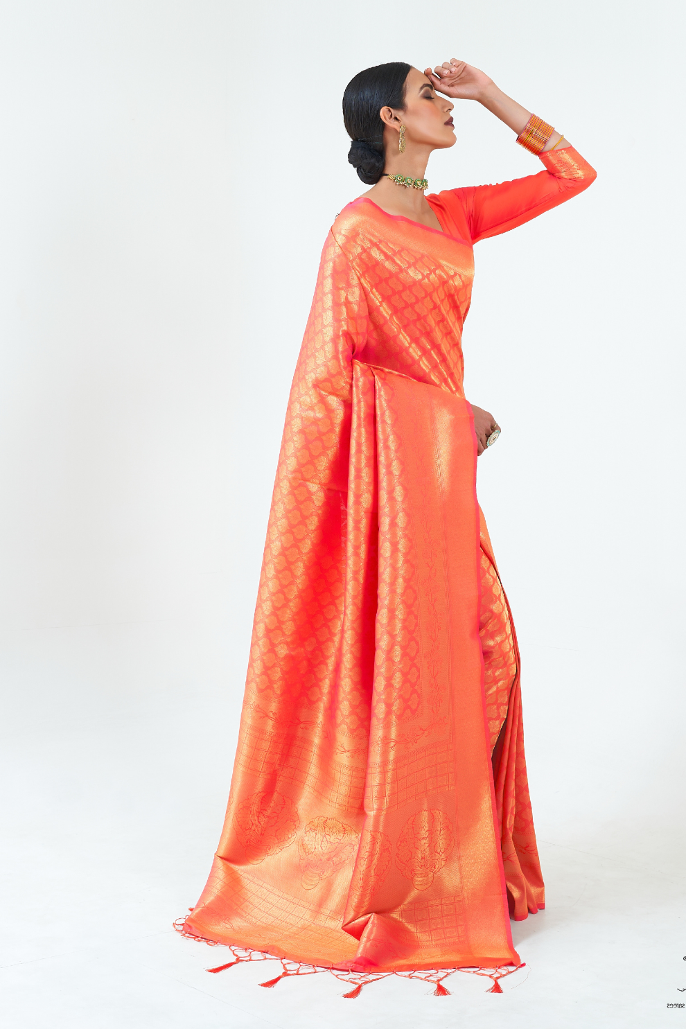 Kanjivaram Silk Saree with Traditional Handloom Weaving Art