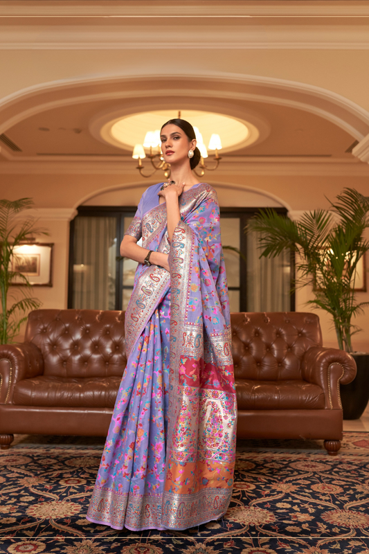 Elegant Handloom Weaving Saree with Traditional Artisan Detail