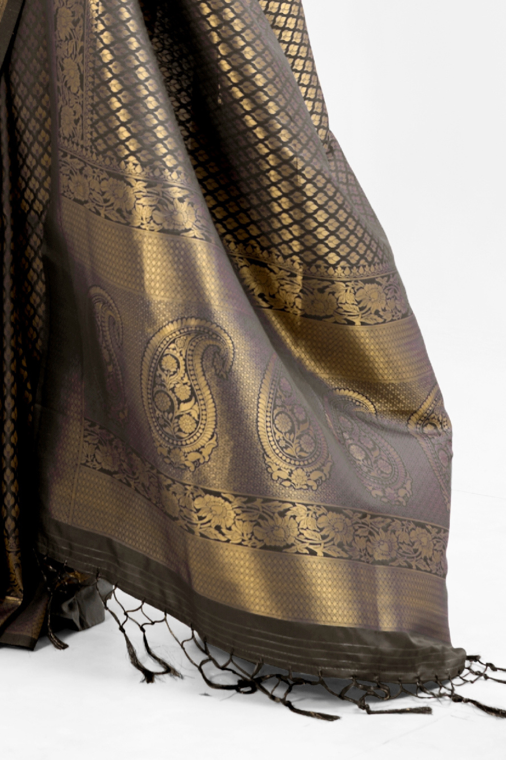 Handloom Woven Kanjivaram Silk Saree with Rich Traditional Design